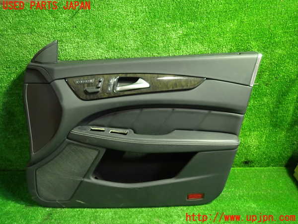 1UPJ-27411234]ベンツ CLS350 シューティングブレーク(218959 X218)右前ドア内張り 中古_m0001.jpg