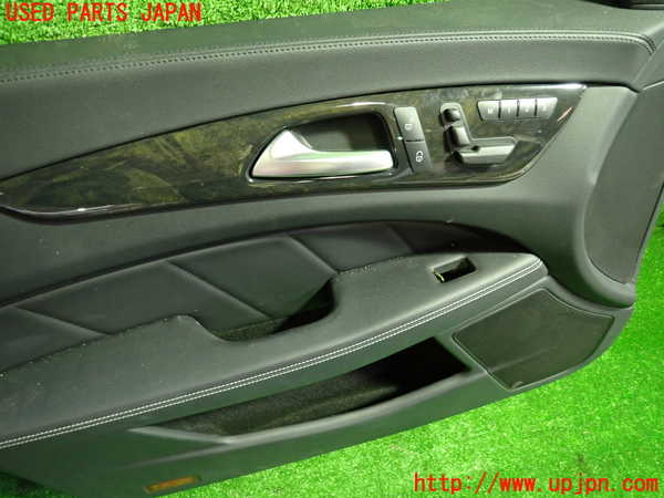 1UPJ-27411264]ベンツ CLS350 シューティングブレーク(218959 X218)左前ドア内張り 中古_m0003.jpg