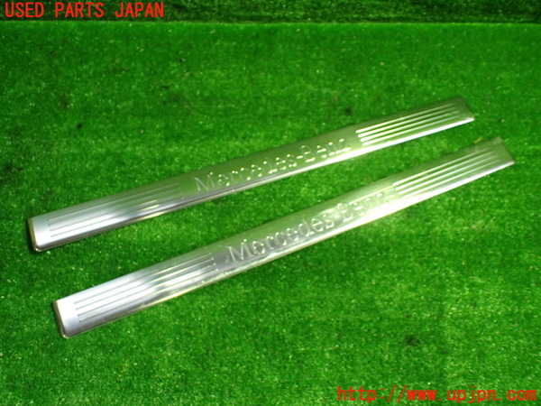 1UPJ-27417740]ベンツ CLS350 シューティングブレーク(218959 X218)スカッフプレート 中古_m0001.jpg