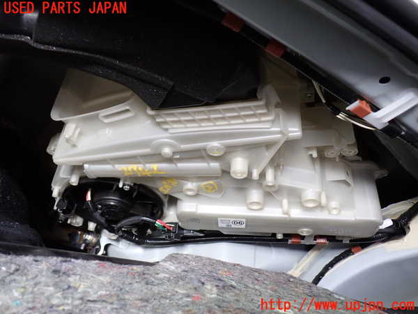1UPJ-27426082]ヴォクシー(ノア)(ZRR80G)エバポレーター2 (リヤ) 中古_m0001.jpg