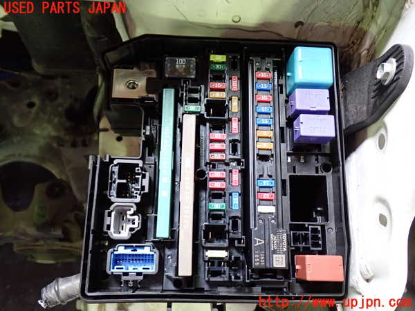 1UPJ-27426742]ヴォクシー(ノア)(ZRR80G)ヒューズボックス2 中古_m0002.jpg