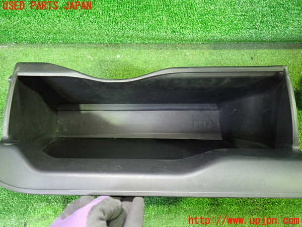 1UPJ-27427517]ヴォクシー(ノア)(ZRR80G)グローブボックス2 中古_m0002.jpg