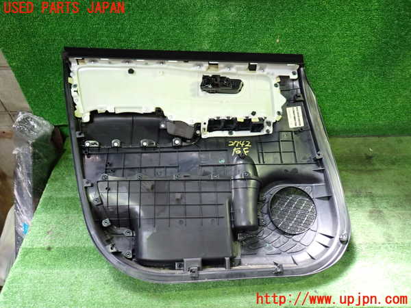 5UPJ-27421234]ヴォクシー(ノア)(ZRR80G)右前ドア内張り 中古_m0004.jpg