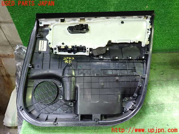 1UPJ-27421264]ヴォクシー(ノア)(ZRR80G)左前ドア内張り 中古_m0004.jpg