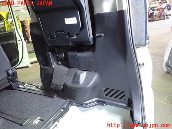 1UPJ-27427675]ヴォクシー(ノア)(ZRR80G)右リアピラートリム 中古_m0004.jpg