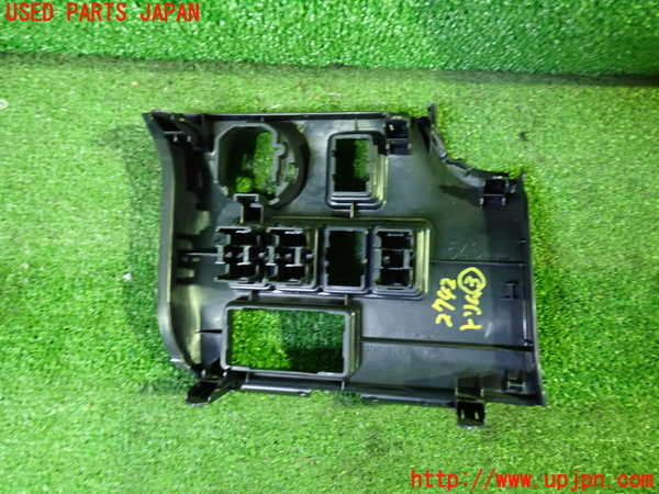 1UPJ-27427693]ヴォクシー(ノア)(ZRR80G)内装トリム類3 中古_m0002.jpg