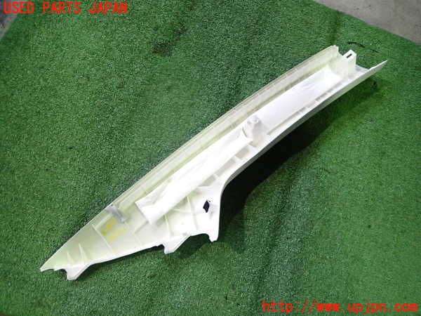 2UPJ-27477660]プリウスPHV(ZVW52)左フロントピラートリム 中古_m0004.jpg