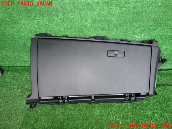 2UPJ-27487516]C-HRハイブリッド(ZYX11)グローブボックス1 中古_m0001.jpg