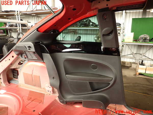 2UPJ-27507680]VW ザ･ビートル(16CZD)左リアピラートリム 中古_m0001.jpg