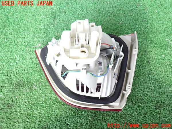 2UPJ-27511552]BMW 320i(PG20)(E90)左リアフィニッシャー 中古_m0002.jpg