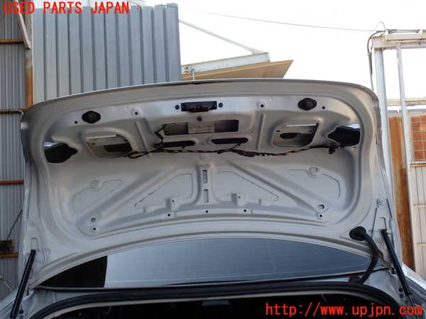 5UPJ-27511500]BMW 320i(PG20)(E90)トランク 中古_m0005.jpg