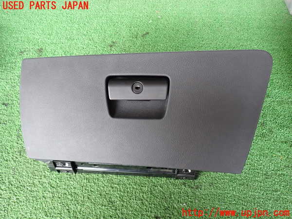 2UPJ-27517516]BMW 320i(PG20)(E90)グローブボックス1 中古_m0001.jpg