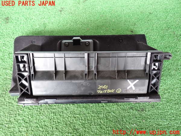 2UPJ-27517516]BMW 320i(PG20)(E90)グローブボックス1 中古_m0003.jpg
