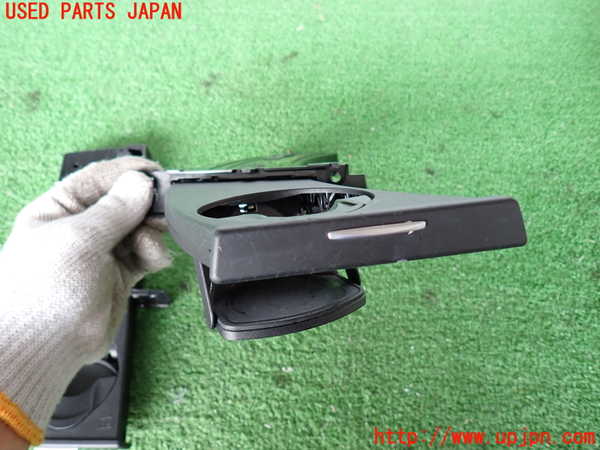 2UPJ-27517810]BMW 320i(PG20)(E90)ドリンクホルダー 中古_m0002.jpg