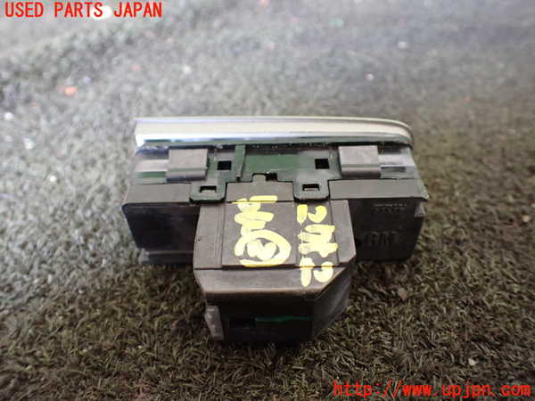 5UPJ-27526307]シボレー・カマロ(不明)スイッチ2 (TCS OFF) 中古_m0002.jpg