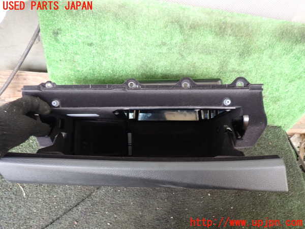 1UPJ-27567516]BMW 523i F10(XG20)グローブボックス1 中古_m0003.jpg