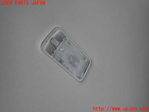 2UPJ-27576412]エクストレイル(NT32)ルームランプ2 (真中 2列目) 中古_m0001.jpg
