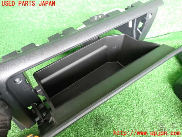 2UPJ-27587516]WRX S4(VAG)グローブボックス1 中古_m0003.jpg