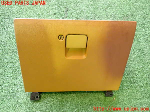 5UPJ-27607516]ロードスター(NA8C)グローブボックス1 中古_m0001.jpg