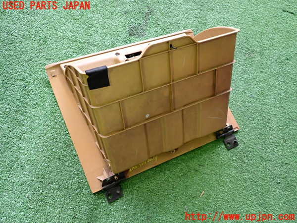5UPJ-27607516]ロードスター(NA8C)グローブボックス1 中古_m0002.jpg