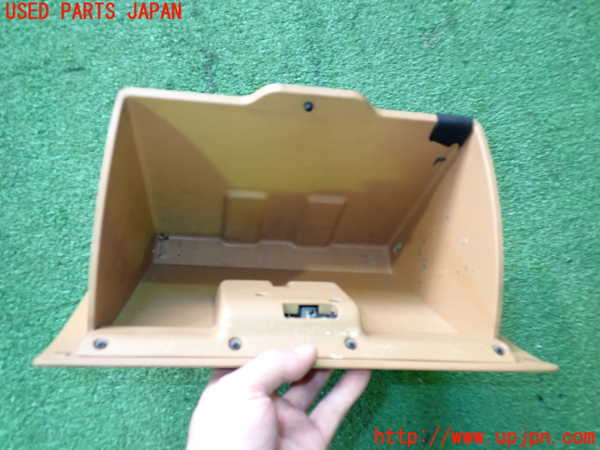 5UPJ-27607516]ロードスター(NA8C)グローブボックス1 中古_m0004.jpg