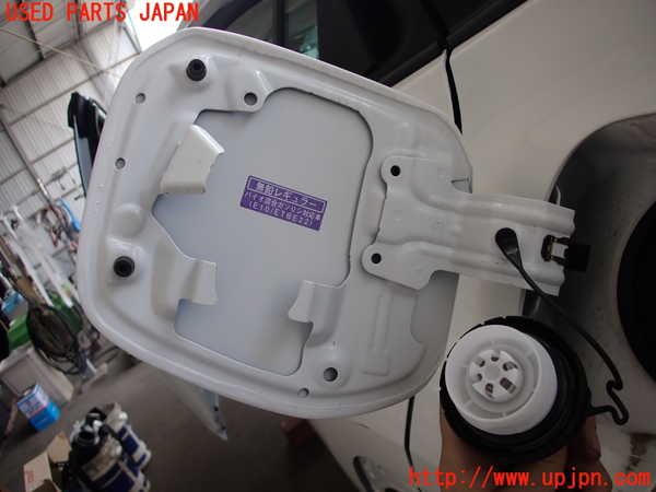 2UPJ-27621690]プリウス(ZVW60)フューエルリッド 中古_m0002.jpg