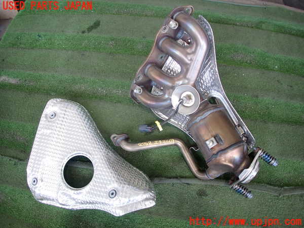 5UPJ-27622041]プリウス(ZVW60)エキマニ1 触媒 マニバーター 中古_m0001.jpg