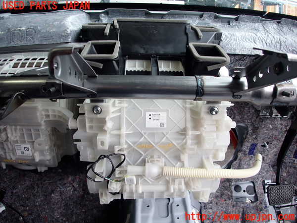 5UPJ-27626081]プリウス(ZVW60)エバポレーター1 中古_m0001.jpg