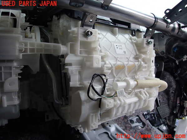 5UPJ-27626081]プリウス(ZVW60)エバポレーター1 中古_m0002.jpg