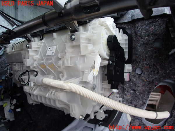 5UPJ-27626081]プリウス(ZVW60)エバポレーター1 中古_m0003.jpg