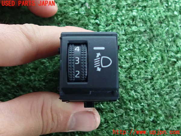 2UPJ-27626308]プリウス(ZVW60)スイッチ3 (ヘッドライトレベライザー) 中古_m0003.jpg