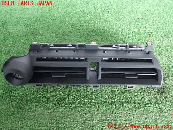 5UPJ-27627526]プリウス(ZVW60)エアコン吹き出し口1 (真中) 中古_m0002.jpg