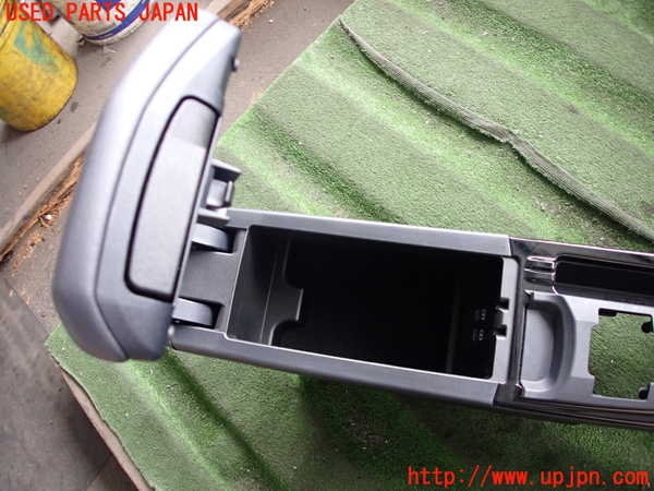 5UPJ-27627540]プリウス(ZVW60)センターコンソール 中古_m0003.jpg
