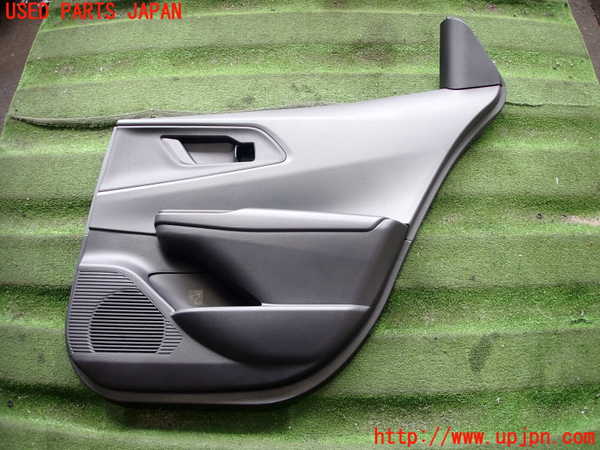 5UPJ-27621294]プリウス(ZVW60)右後ドア内張り 中古_m0001.jpg