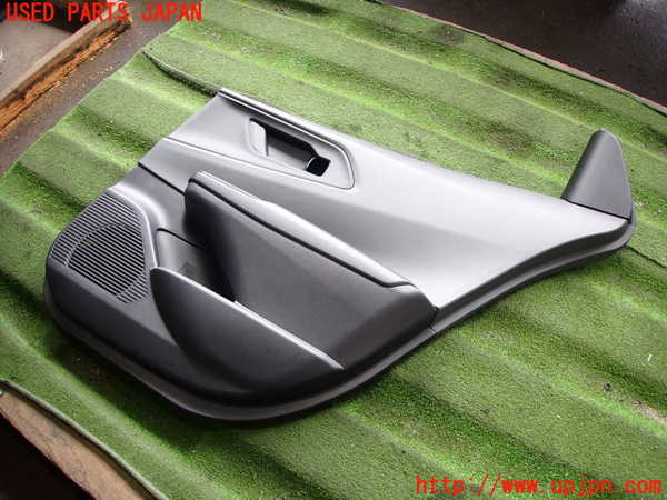 5UPJ-27621294]プリウス(ZVW60)右後ドア内張り 中古_m0002.jpg