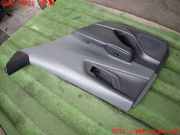 5UPJ-27621294]プリウス(ZVW60)右後ドア内張り 中古_m0003.jpg