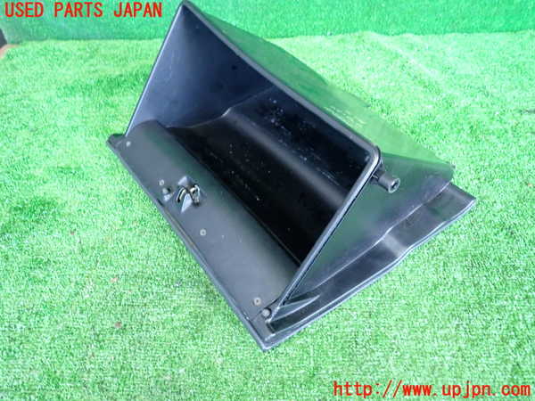 5UPJ-27647516]スープラ(JZA70)グローブボックス1 中古_m0002.jpg