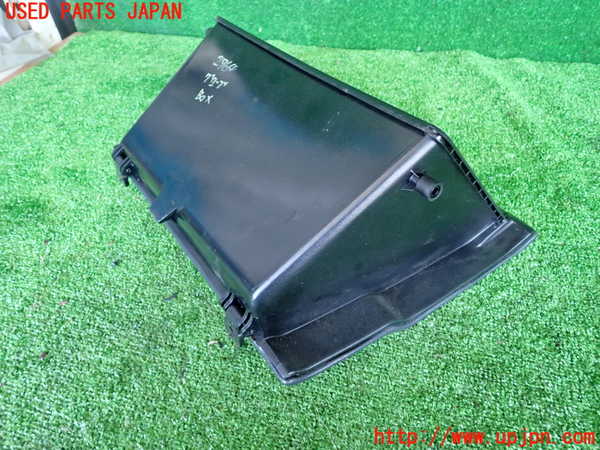 5UPJ-27647516]スープラ(JZA70)グローブボックス1 中古_m0003.jpg