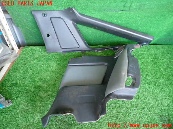 2UPJ-27647675]スープラ(JZA70)右リアピラートリム 中古_m0001.jpg