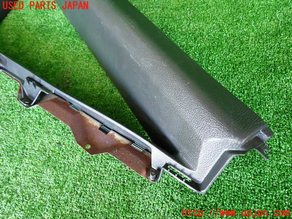 2UPJ-27647675]スープラ(JZA70)右リアピラートリム 中古_m0005.jpg