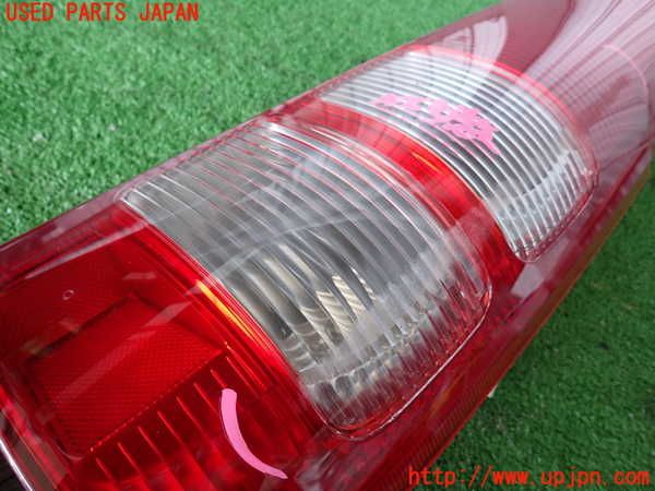 2UPJ-27721530]ハイエースバン200系(KDH205V)右テールランプ 中古_m0002.jpg