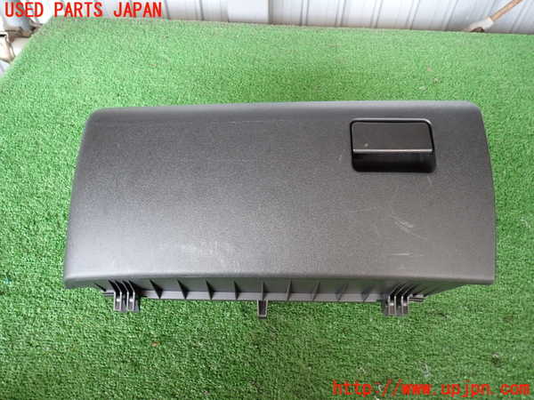 2UPJ-27727516]ハイエースバン200系(KDH205V)グローブボックス1 中古_m0001.jpg