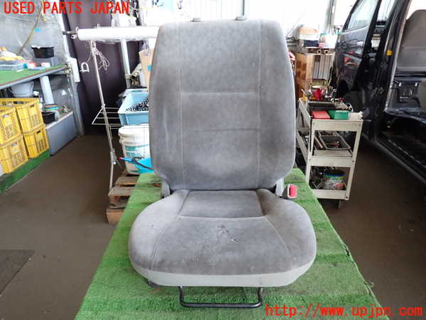 2UPJ-27727035]ハイエースバン200系(KDH205V)運転席シート 中古_m0001.jpg