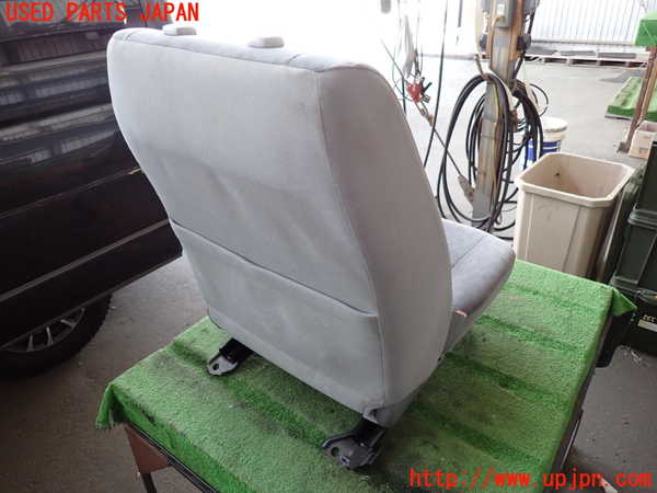 2UPJ-27727065]ハイエースバン200系(KDH205V)助手席シート 中古_m0004.jpg