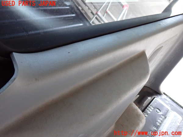 2UPJ-27727675]ハイエースバン200系(KDH205V)右リアピラートリム 【ジャンク品】 中古_m0002.jpg