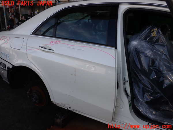 5UPJ-27731290]ベンツ E250(212036C)右後ドア 中古(43R-00049 M25)_m0001.jpg