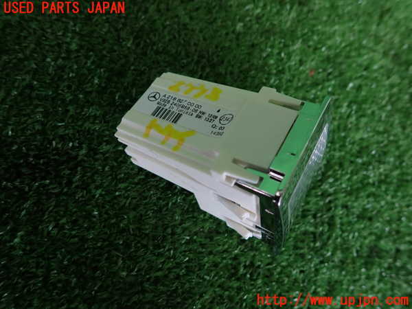 5UPJ-27737850]ベンツ E250(212036C)時計 中古_m0002.jpg