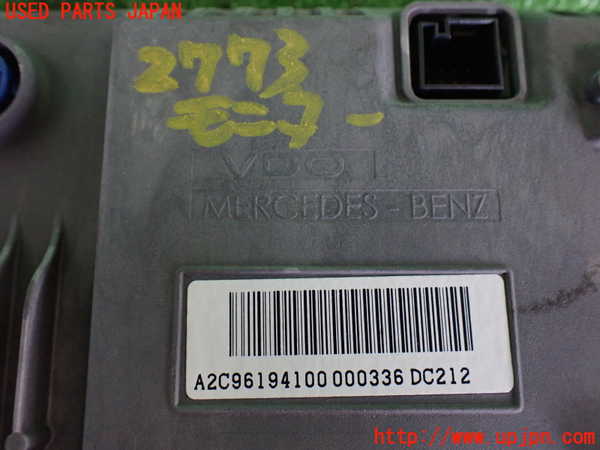 5UPJ-27736629]ベンツ E250(212036C)モニター 中古_m0003.jpg