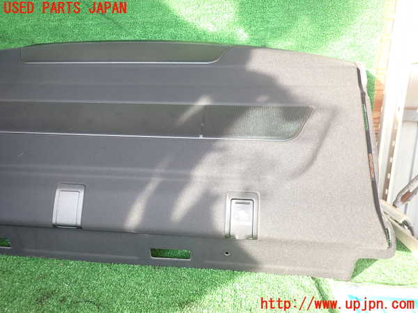 5UPJ-27737761]ベンツ E250(212036C)トノカバー1 中古_m0002.jpg