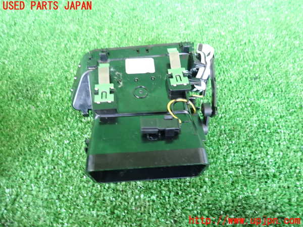 5UPJ-27737528]ベンツ E250(212036C)エアコン吹き出し口3 (左) 中古_m0002.jpg